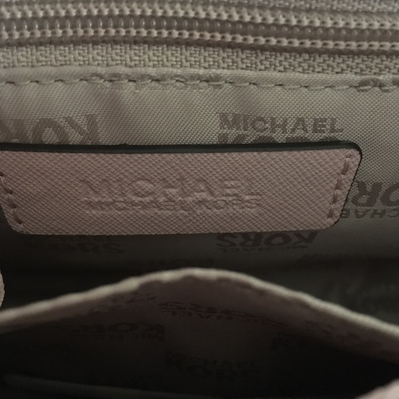 ***SOLD***NEW Michael Kors Crossbody Bag - Picture 7 of 8